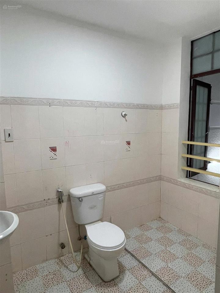 Cho thuê nhà 4 tầng mặt tiền lê đại hành  giá 30 triệu/tháng
