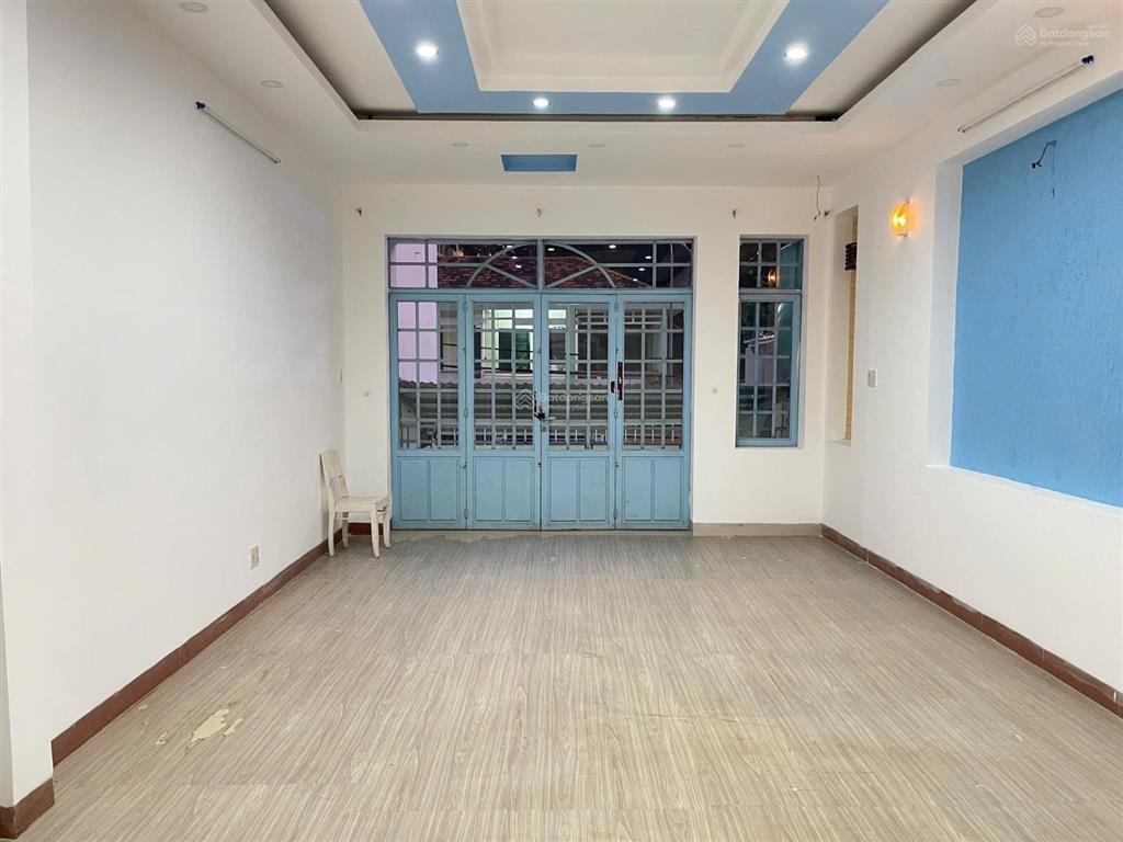 Cho thuê nhà 4 tầng mặt tiền lê đại hành  giá 30 triệu/tháng