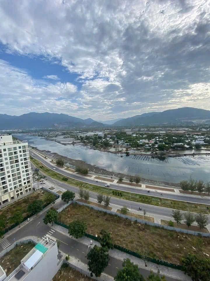 Bán căn hộ ssh07 hà quang 1 view công viên và thành phố , view biển rất mát .