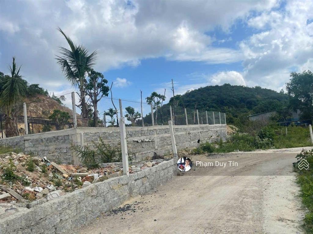 Cần bán lô phước thượng phường nam nha trang cách đường phong châu chỉ 20m. vị trí tiềm năng