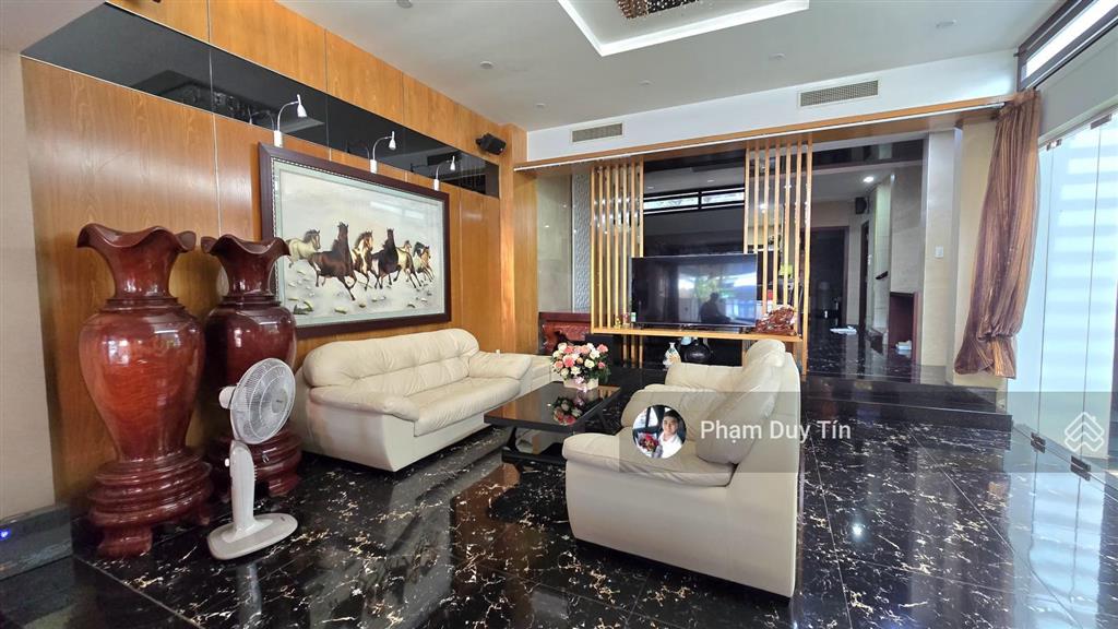 Cần bán nhà biệt thự mặt tiền đường hồng lĩnh, ngay trung tâm khu bàn cờ. vị trí đẹp