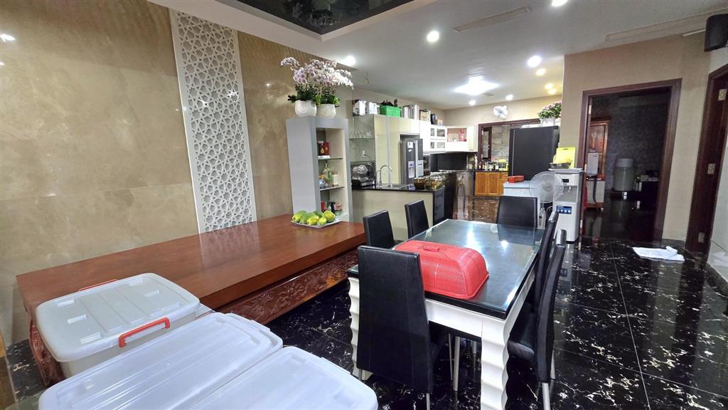 Cần bán nhà biệt thự mặt tiền đường hồng lĩnh, ngay trung tâm khu bàn cờ. vị trí đẹp