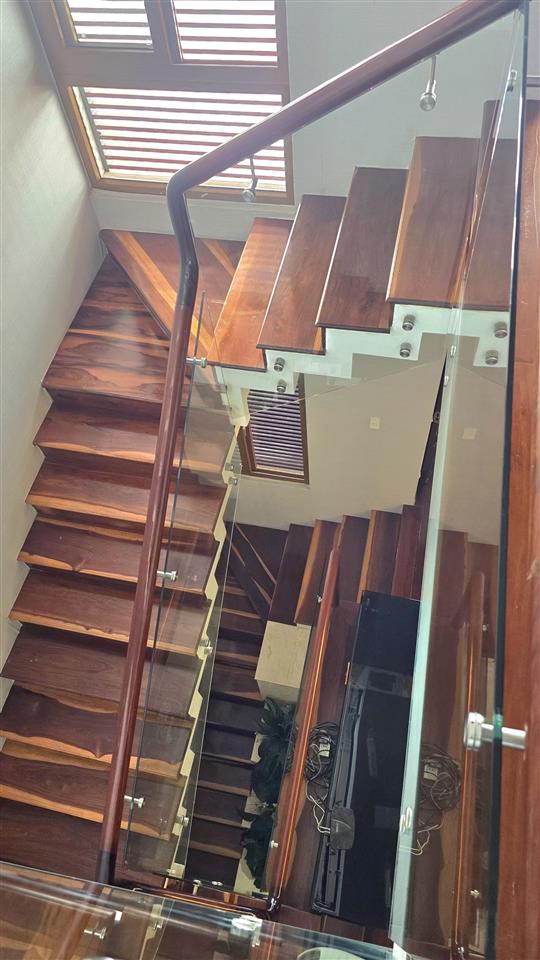 Cần bán nhà biệt thự mặt tiền đường hồng lĩnh, ngay trung tâm khu bàn cờ. vị trí đẹp