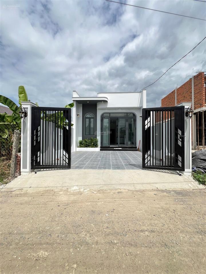 Bán nhà xây mới giá cực kỳ tốt chỉ 1ty490tr đường ô tô thoải mái.