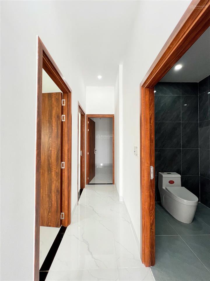 Bán nhà xây mới giá cực kỳ tốt chỉ 1ty490tr đường ô tô thoải mái.