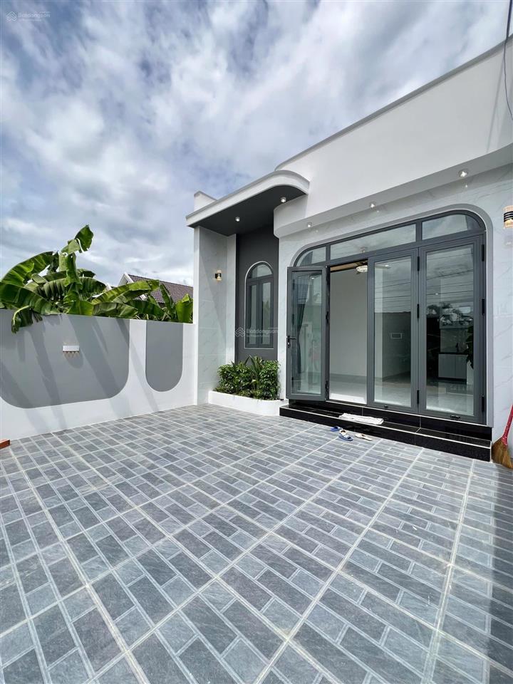 Bán nhà xây mới giá cực kỳ tốt chỉ 1ty490tr đường ô tô thoải mái.