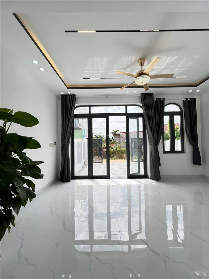Bán nhà xây mới giá cực kỳ tốt chỉ 1ty490tr đường ô tô thoải mái.