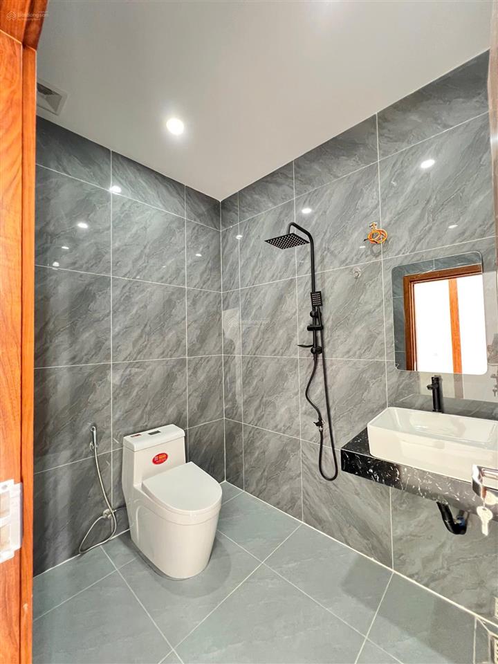 Bán nhà xây mới giá cực kỳ tốt chỉ 1ty490tr đường ô tô thoải mái.