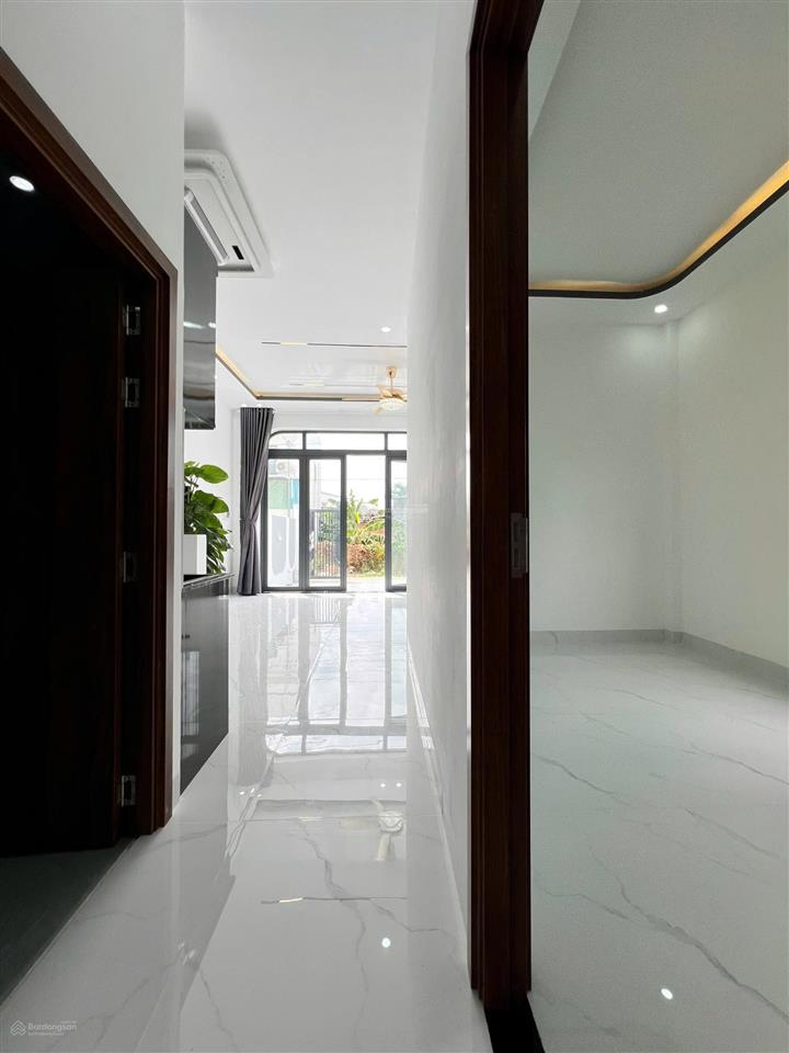 Bán nhà xây mới giá cực kỳ tốt chỉ 1ty490tr đường ô tô thoải mái.