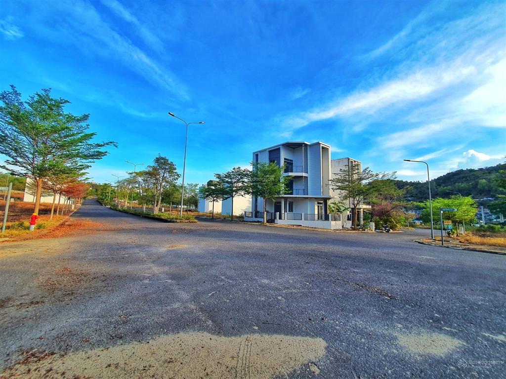 Bán lô 96m2 đông nam hoàng phú nha trang giá 2ty350.  0969 876 ***