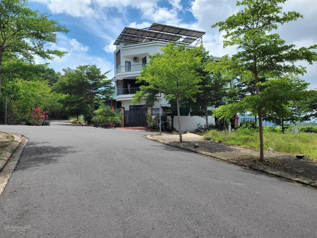 Bán lô 96m2 đông nam hoàng phú nha trang giá 2ty350.  0969 876 ***