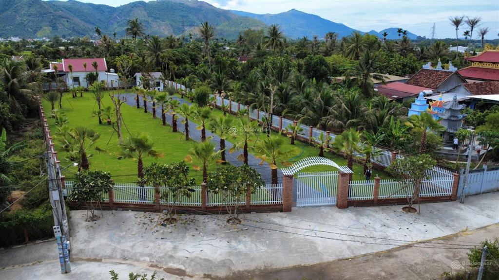 Bán đất suối dầu cam lâm 2005m2 có 600m2 thổ cư  mặt tiền 27m, đường bê tông giá 10.5 tỷ