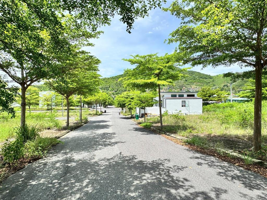 Kẹt tiền bán lô góc đẹp kđt hoàng phú nha trang 99m2, đường 13m, giá 2tỷ450.  0969 876 ***