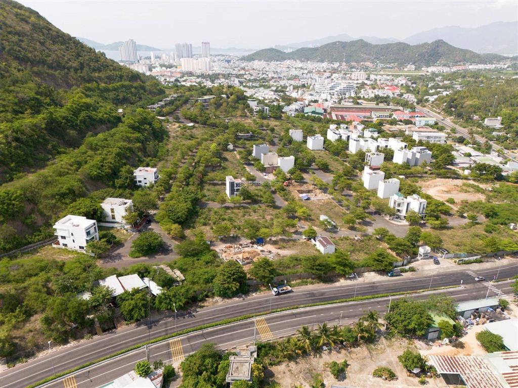 Kẹt tiền bán lô góc đẹp kđt hoàng phú nha trang 99m2, đường 13m, giá 2tỷ450.  0969 876 ***