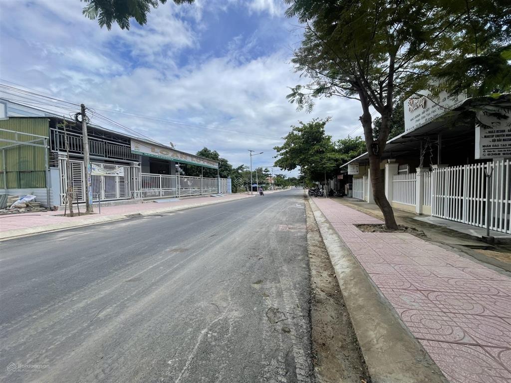 Bán đất 400m2 tại thôn hiền lương, 2 tỷ, mặt tiền 8m, pháp lý đầy đủ