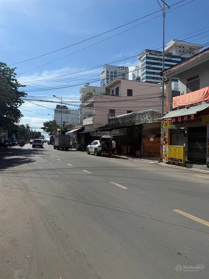 Cho thuê nhà nguyên căn gần biển hòn chồng, nha trang