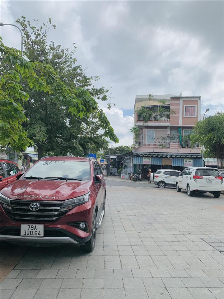 Cần cho thuê căn shophouse ct1 mặt đường cao bá quát, khu đô thị vcn phước hải, nha trang