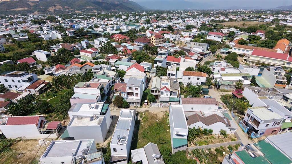 Cần bán nhanh lô đất đẹp ở phường tây nha trang, gần trường thcs lương thế vinh. đường ô tô