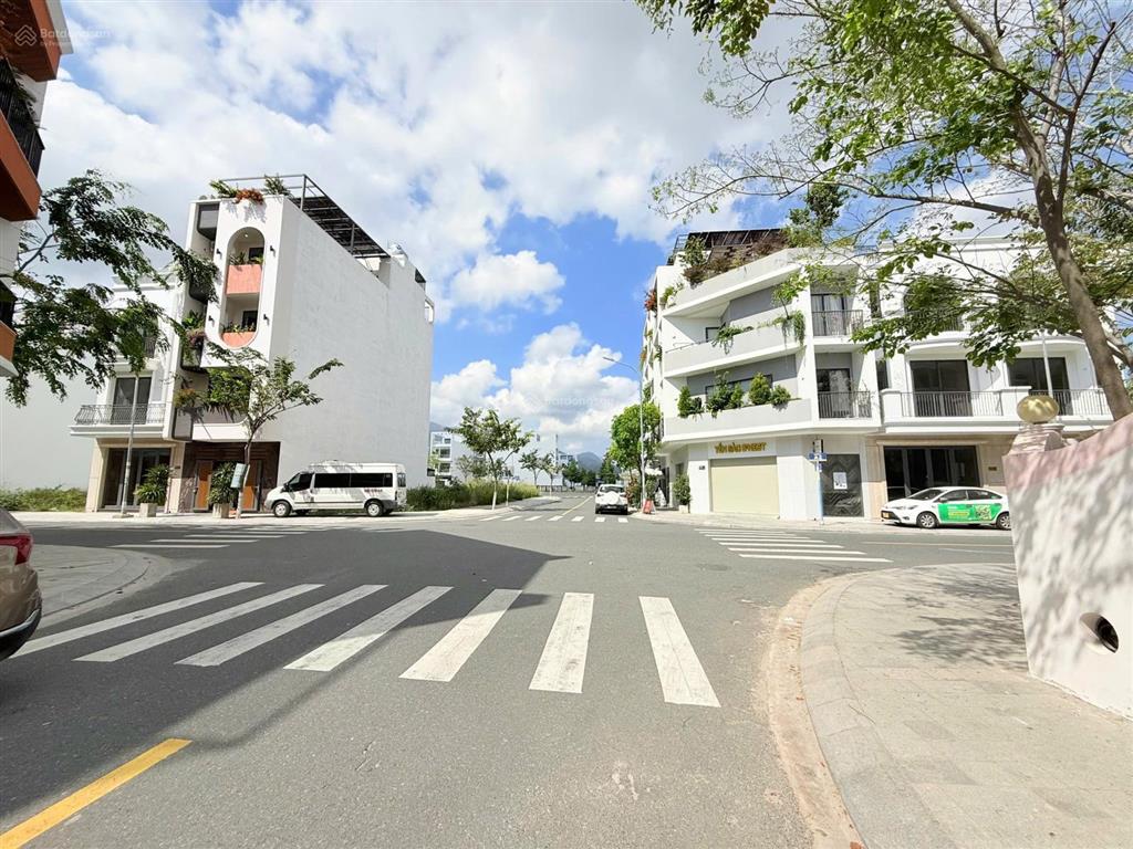 Căn 3 tầng hướng đông bắc đường a3 (rộng 16m) vcn phước long 2, nha trang kề góc cực đẹp, sổ hồng