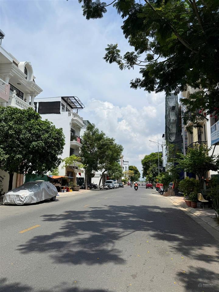 Chính chủ gửi bán nhà 4 tầng mặt tiền đường số 13, kđt hà quang 2, nha trang full nội thất