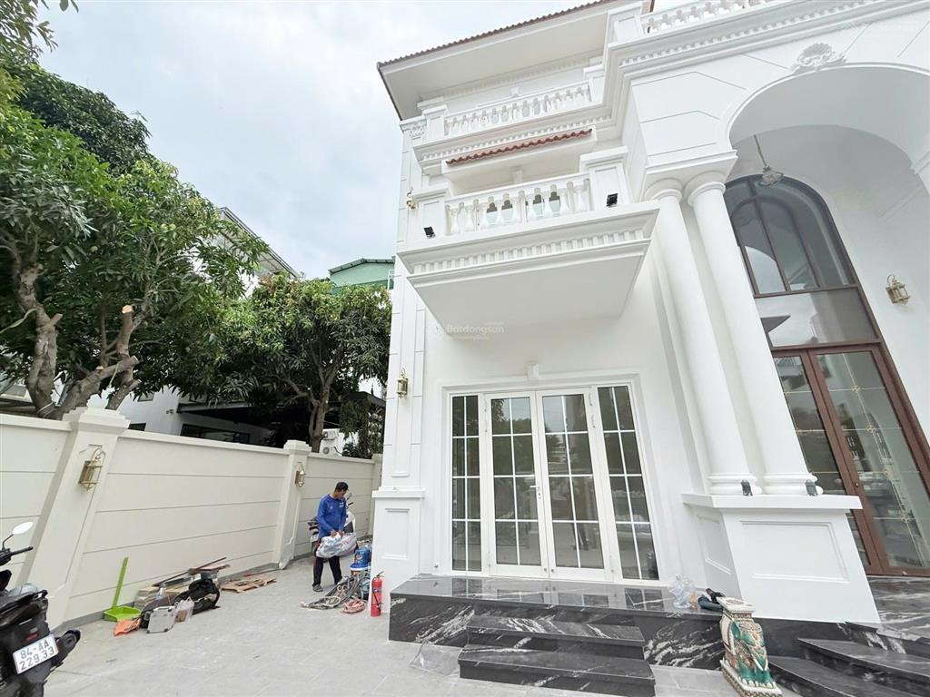 Chính chủ bán căn biệt thự nằm trong khu vip vcn phước hải, nha trang mới xây ngang 18m siêu đẹp