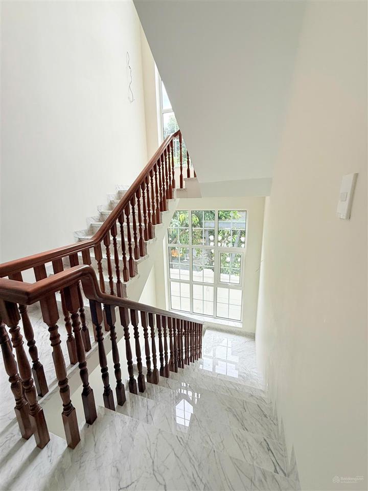 Chính chủ bán căn biệt thự nằm trong khu vip vcn phước hải, nha trang mới xây ngang 18m siêu đẹp