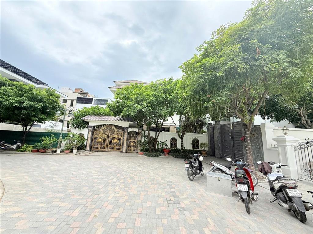 Chính chủ bán căn biệt thự nằm trong khu vip vcn phước hải, nha trang mới xây ngang 18m siêu đẹp