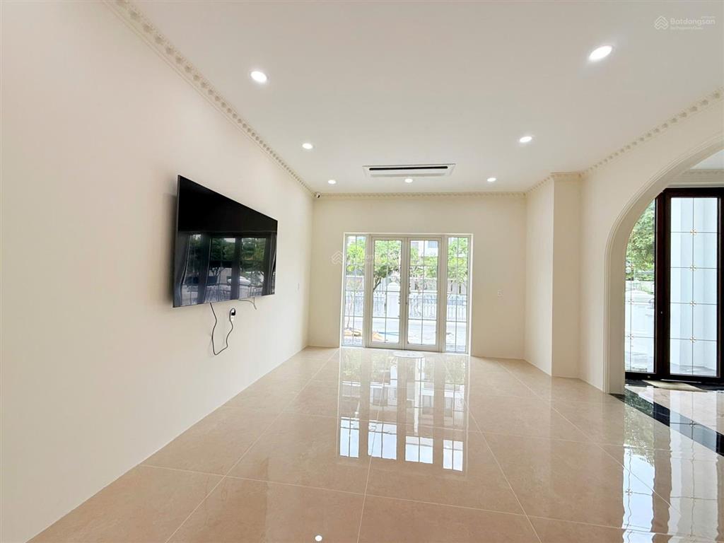 Chính chủ bán căn biệt thự nằm trong khu vip vcn phước hải, nha trang mới xây ngang 18m siêu đẹp