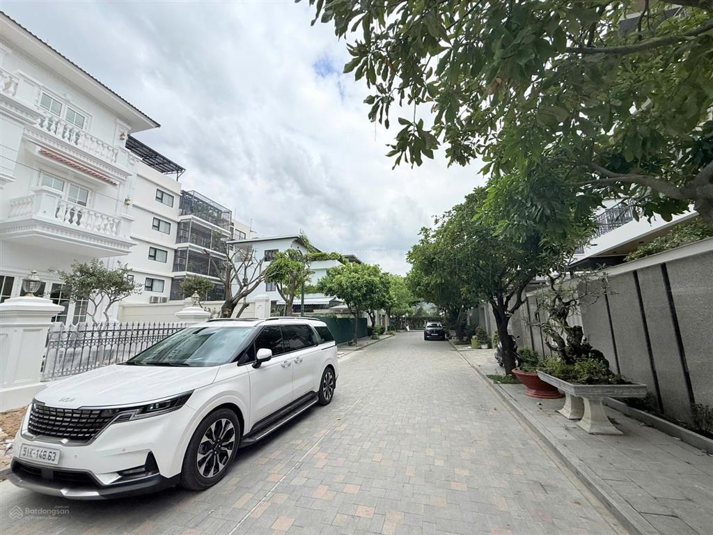 Chính chủ bán căn biệt thự nằm trong khu vip vcn phước hải, nha trang mới xây ngang 18m siêu đẹp