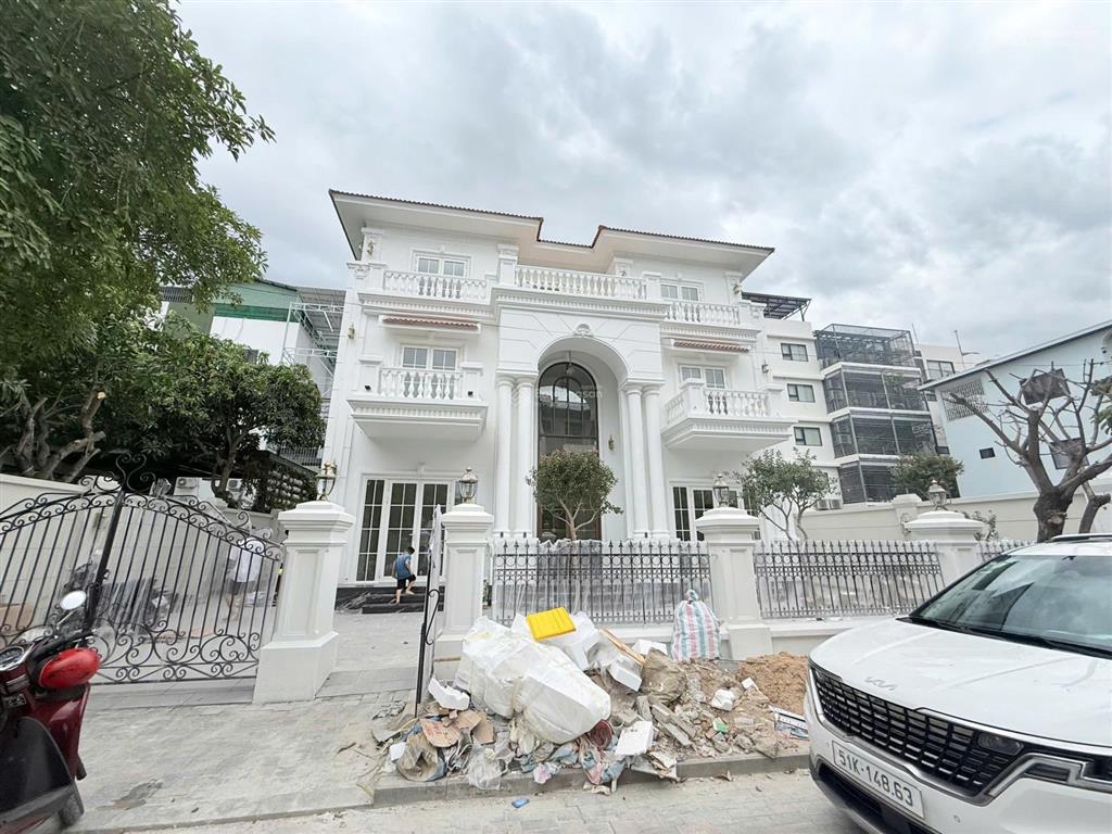 Chính chủ bán căn biệt thự nằm trong khu vip vcn phước hải, nha trang mới xây ngang 18m siêu đẹp