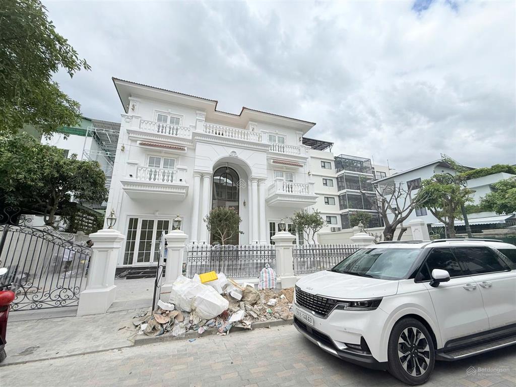 Chính chủ bán căn biệt thự nằm trong khu vip vcn phước hải, nha trang mới xây ngang 18m siêu đẹp