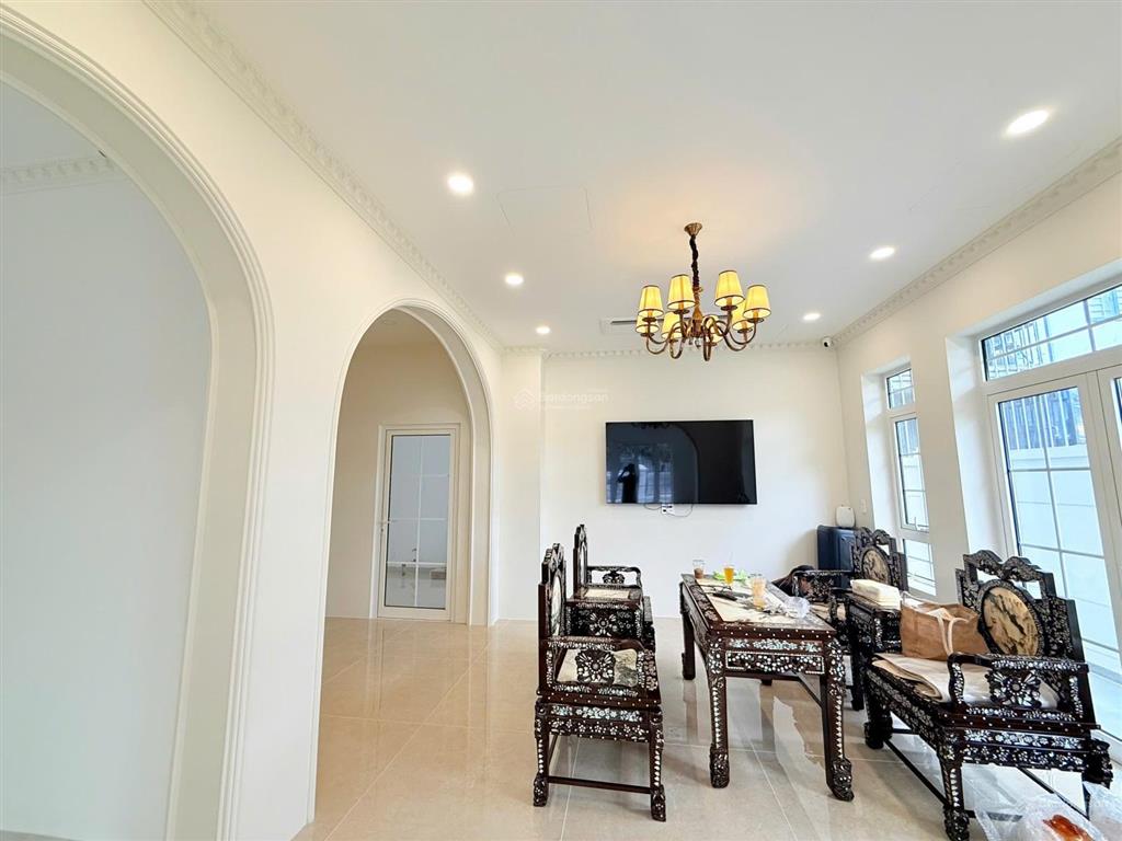 Chính chủ bán căn biệt thự nằm trong khu vip vcn phước hải, nha trang mới xây ngang 18m siêu đẹp
