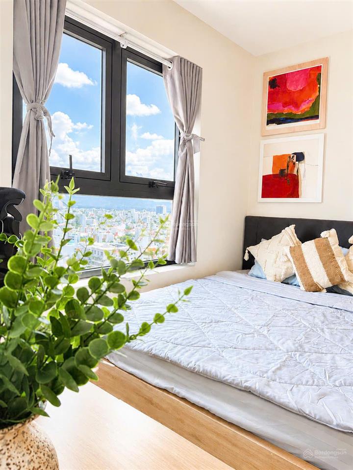 Chính chủ gửi bán căn d'qua nha trang tầng 20, view sân banh và biển, diện tích 70,2m2. 2pn, 2wc