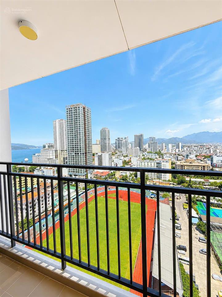 Chính chủ gửi bán căn d'qua nha trang tầng 20, view sân banh và biển, diện tích 70,2m2. 2pn, 2wc