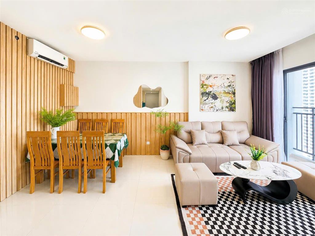 Chính chủ gửi bán căn d'qua nha trang tầng 20, view sân banh và biển, diện tích 70,2m2. 2pn, 2wc