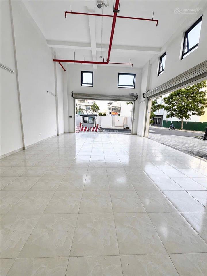 Bán căn góc shophouse thương mại ssh09, dt 70m2, ngang 7m. vỉa hè rộng. sổ sang tên ngay