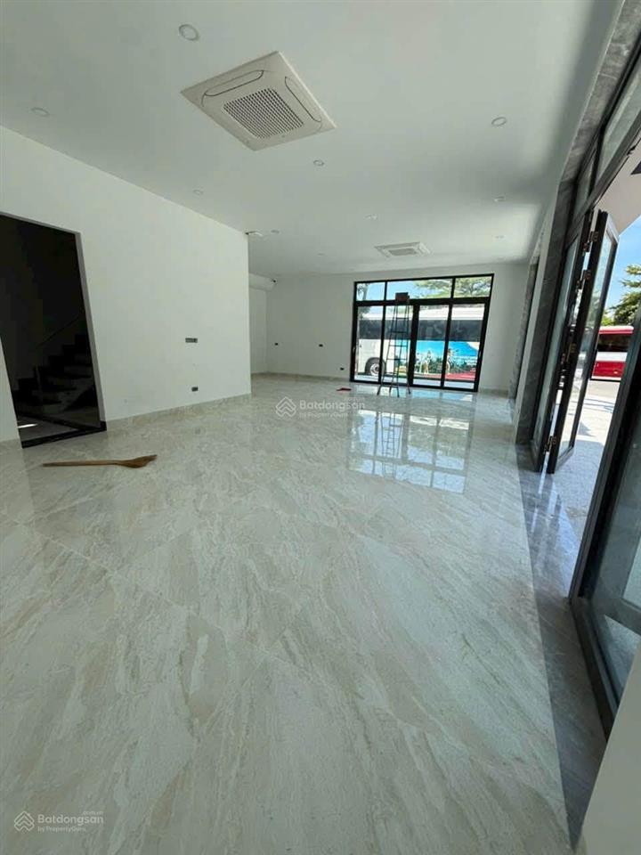 Cho thuê lô góc 2 mặt tiền đường vương thừa vũ  kđt phước long a. thích hợp làm văn phòng, cafe