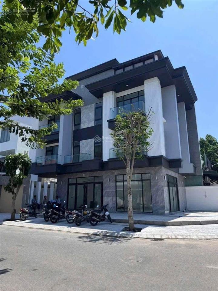 Cho thuê lô góc 2 mặt tiền đường vương thừa vũ  kđt phước long a. thích hợp làm văn phòng, cafe