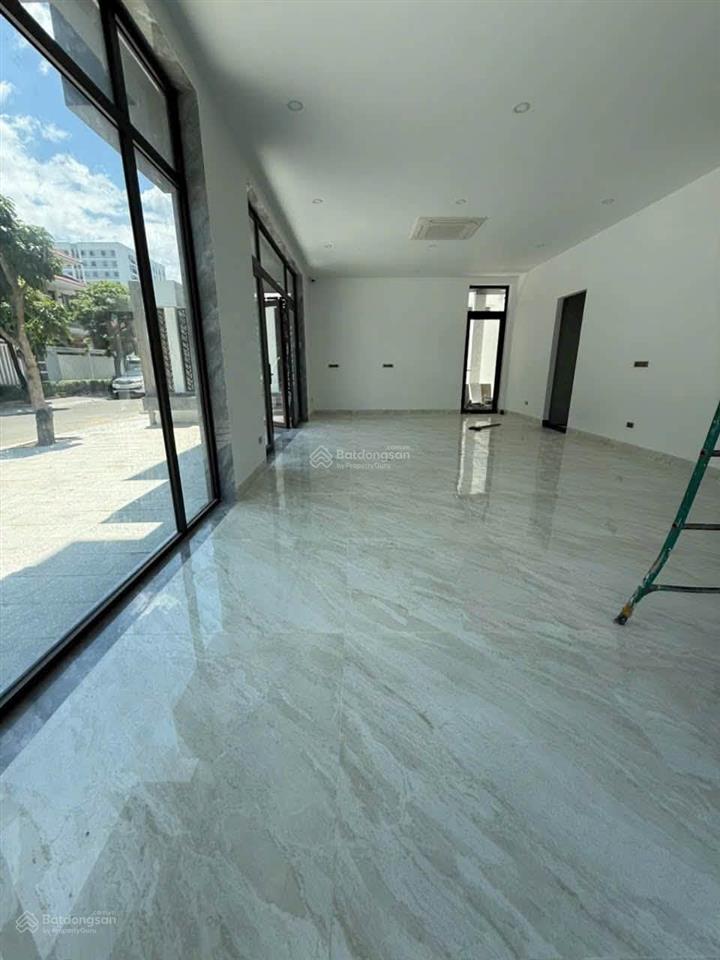 Cho thuê lô góc 2 mặt tiền đường vương thừa vũ  kđt phước long a. thích hợp làm văn phòng, cafe