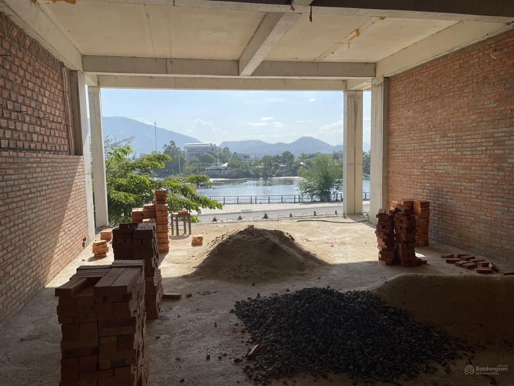 Cho thuê nhà kinh doanh nhà hàng, cà phê, hiếm vcn phước long nha trang view sông quán trường