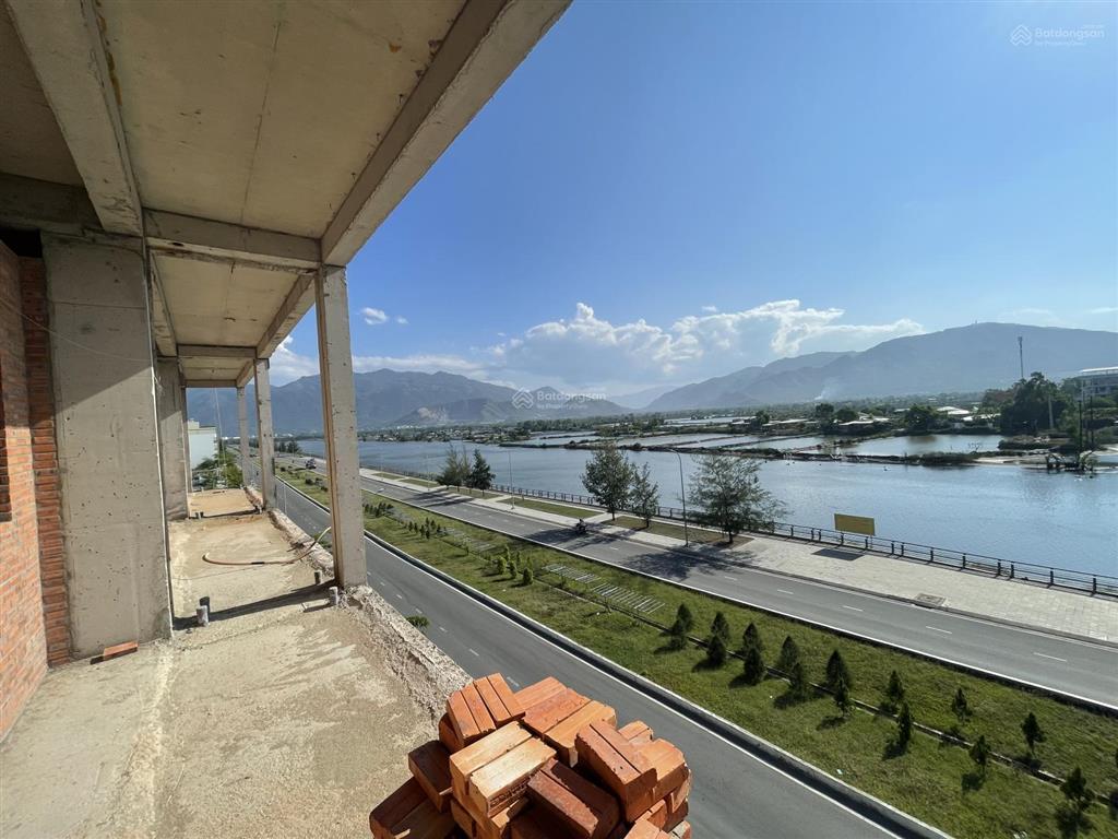 Cho thuê nhà kinh doanh nhà hàng, cà phê, hiếm vcn phước long nha trang view sông quán trường