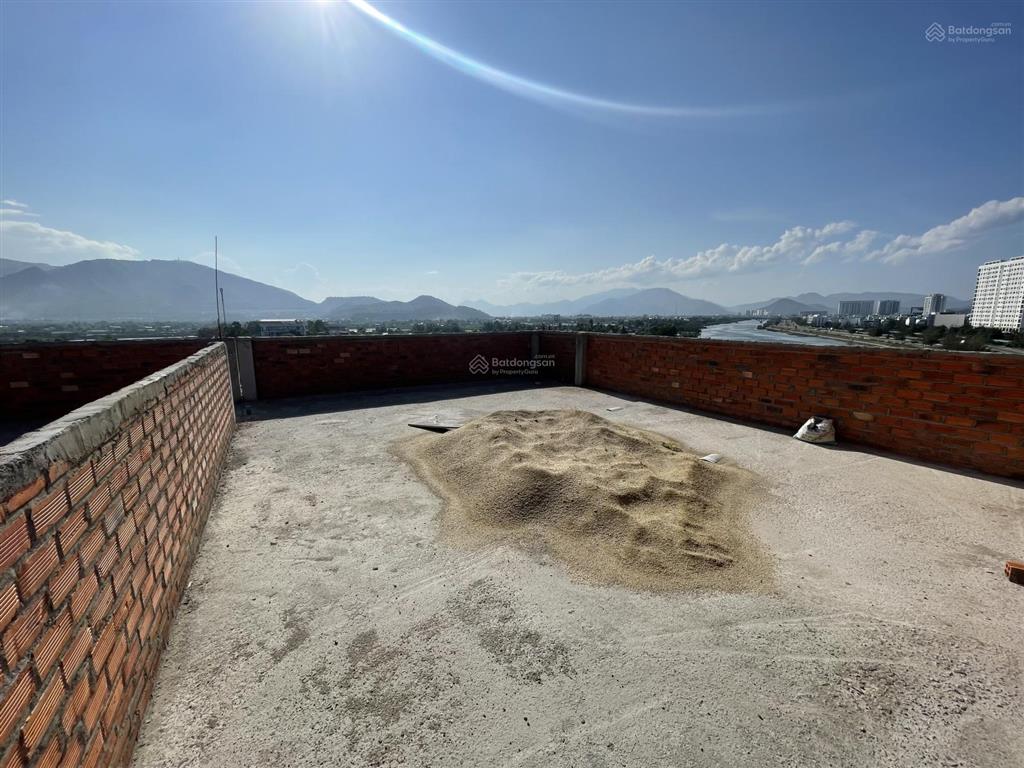 Cho thuê nhà kinh doanh nhà hàng, cà phê, hiếm vcn phước long nha trang view sông quán trường