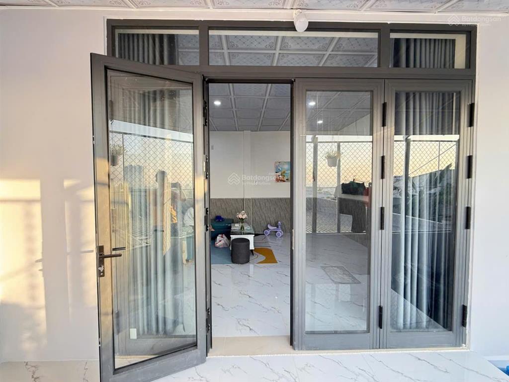 Bán nhà giá 2tỷ650, dt 60.7m2 ngang 8,5m, cô chú ace sở hữu căn nhà gần biển hòn chồng nha trang