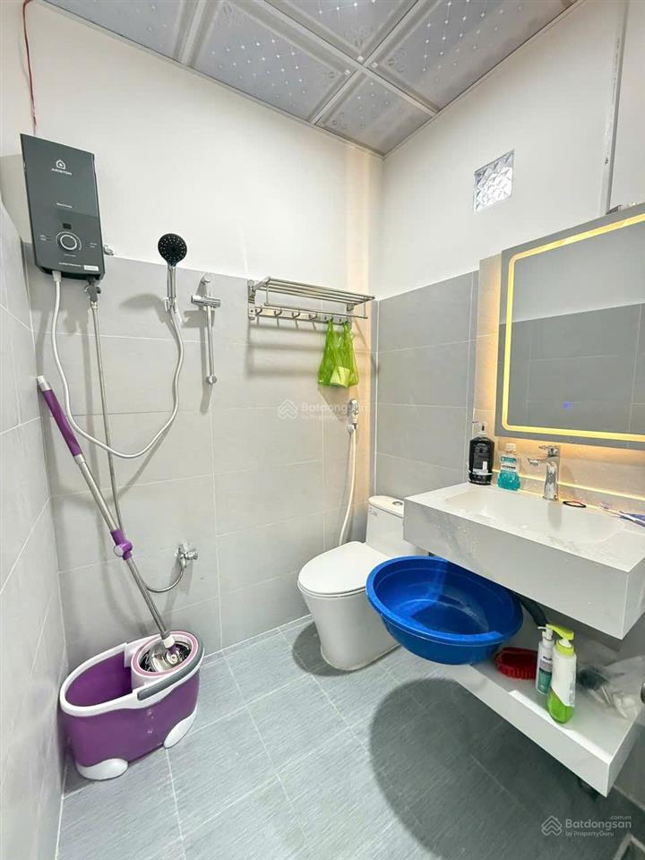 Bán nhà giá 2tỷ650, dt 60.7m2 ngang 8,5m, cô chú ace sở hữu căn nhà gần biển hòn chồng nha trang