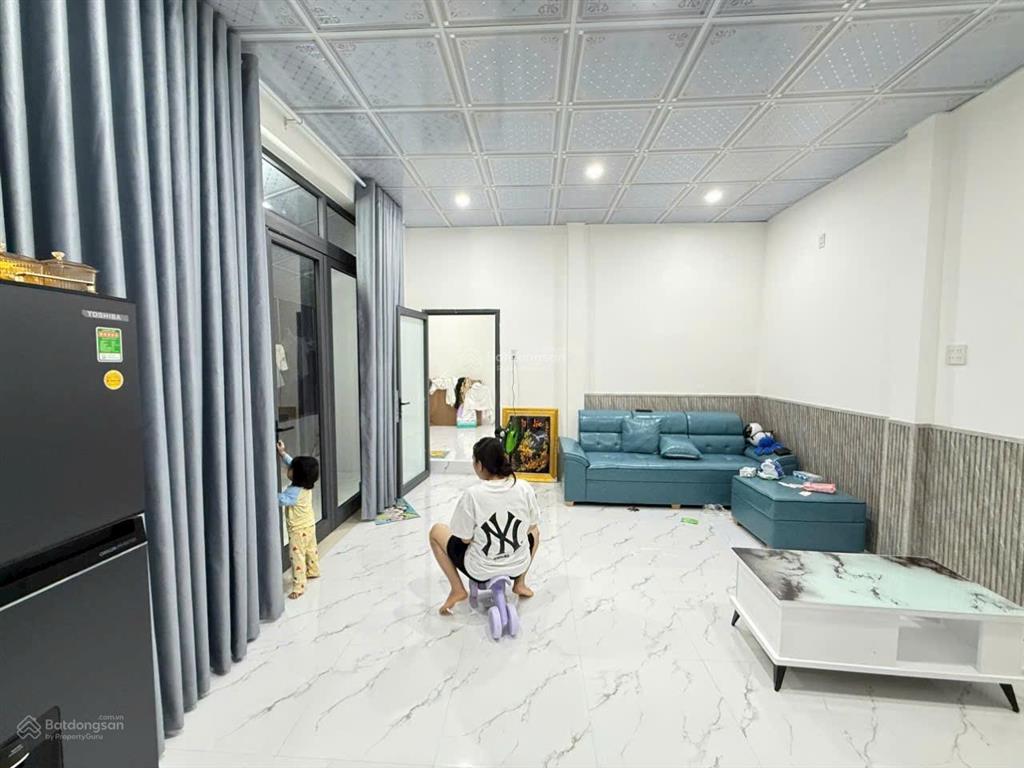 Bán nhà giá 2tỷ650, dt 60.7m2 ngang 8,5m, cô chú ace sở hữu căn nhà gần biển hòn chồng nha trang