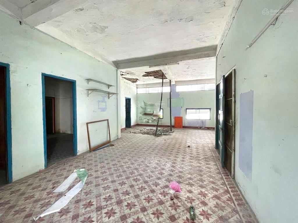 Cho thuê mặt bằng rộng vị trí đẹp trung tâm thành phố cạnh bên nhà thờ đá đường nguyễn trãi