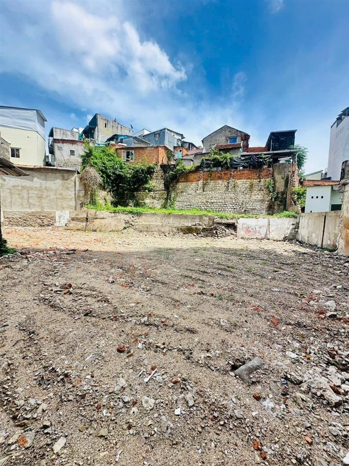 Cho thuê mặt bằng rộng vị trí đẹp trung tâm thành phố cạnh bên nhà thờ đá đường nguyễn trãi