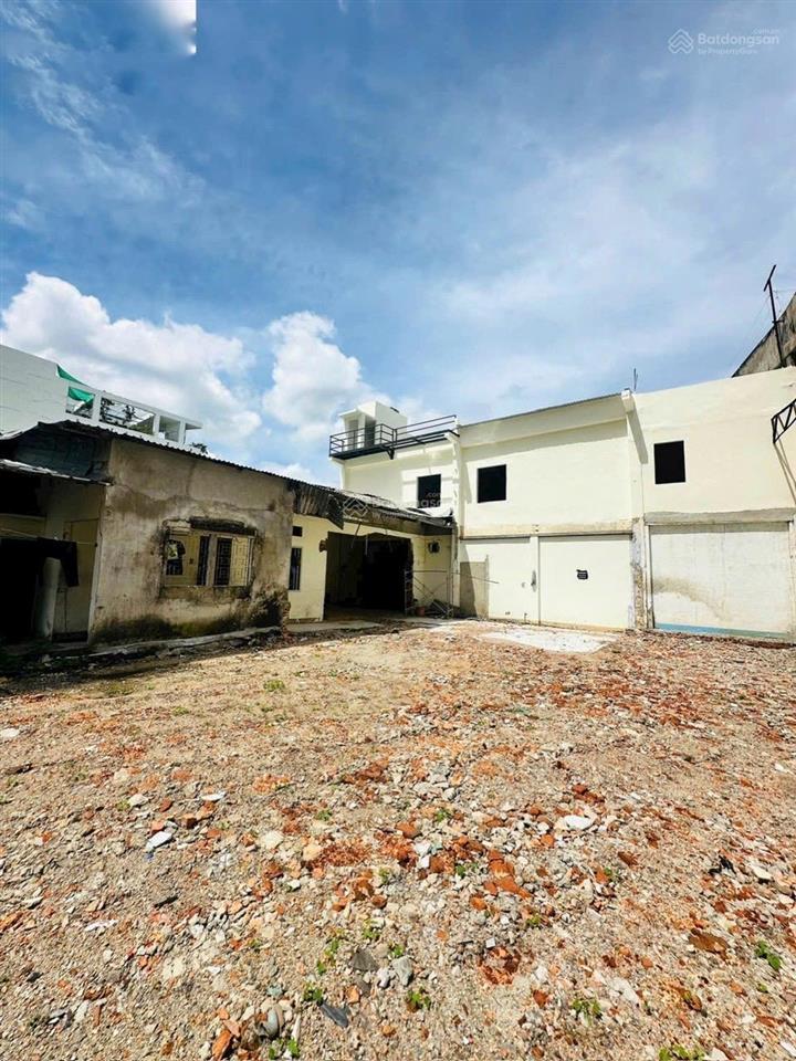 Cho thuê mặt bằng rộng vị trí đẹp trung tâm thành phố cạnh bên nhà thờ đá đường nguyễn trãi