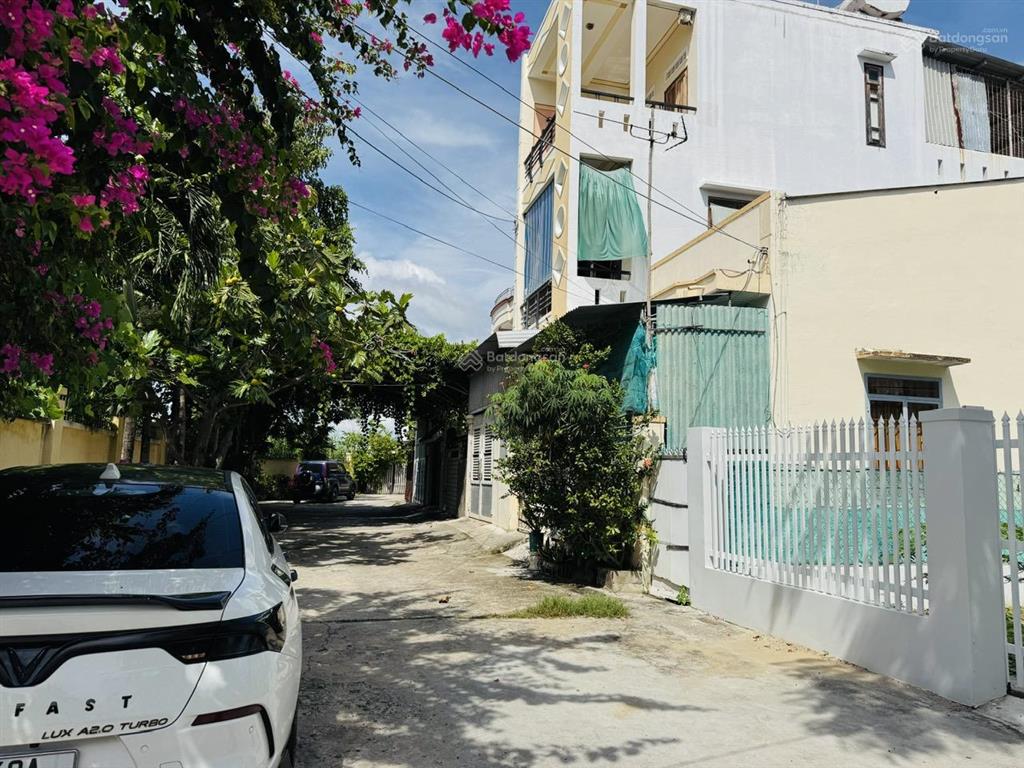 Bán lô đất có nhà cấp 4, khu bà làng gần biển đi bộ được