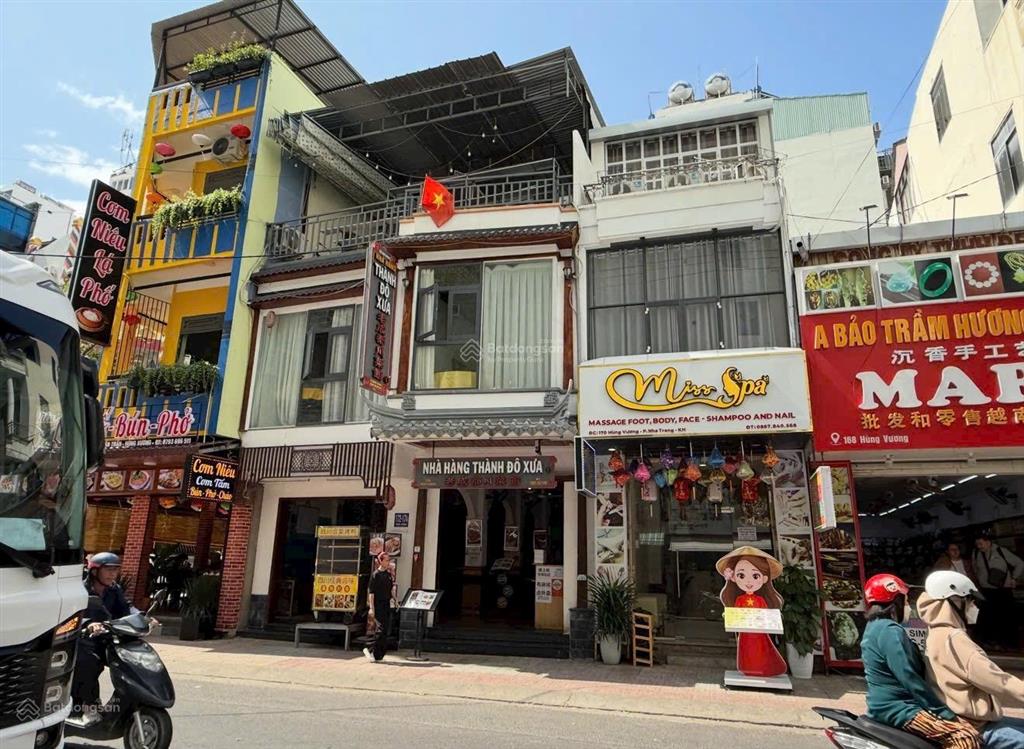 Bán căn nhà trong khu phố tây cho thuê dòng tiền cao, mặt tiền đường hùng vương sát biển